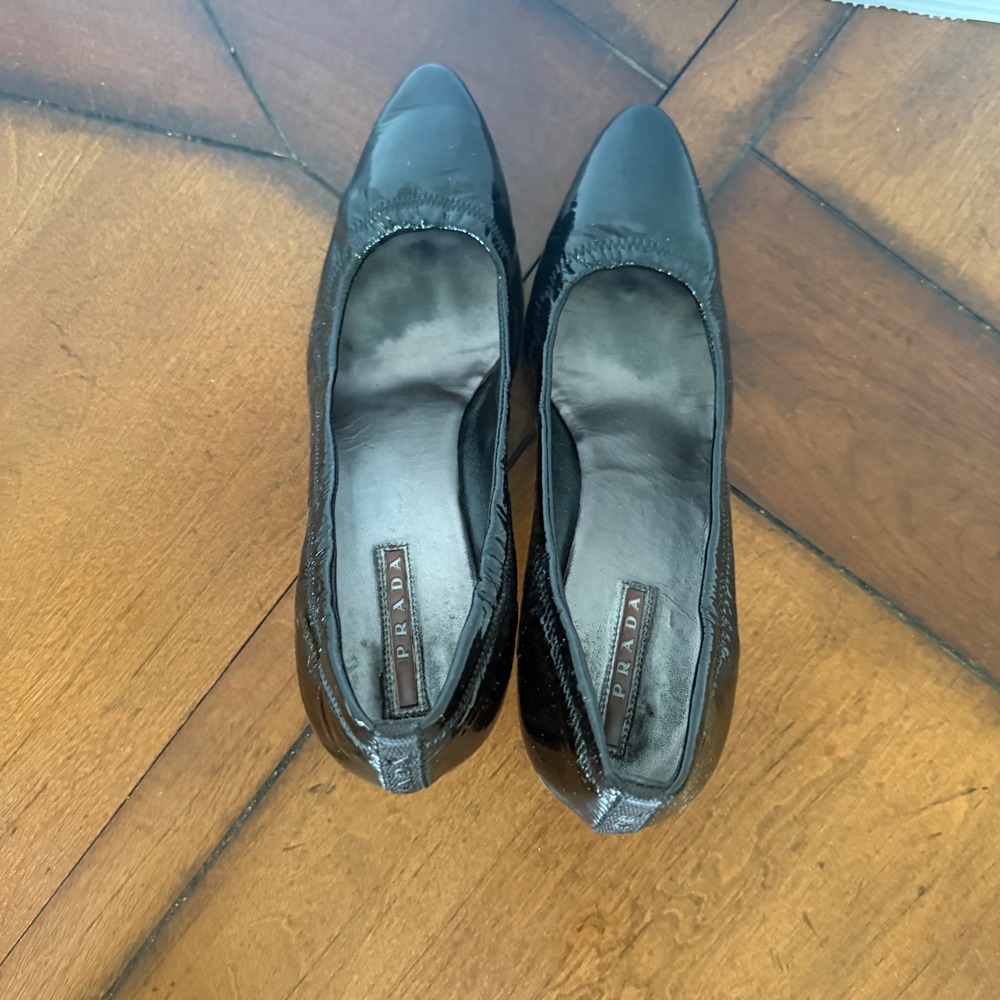Prada Black Patent Leather Pointed Toe Elastic Pumps Heels Italy 37.5 - Picture 3 of 9